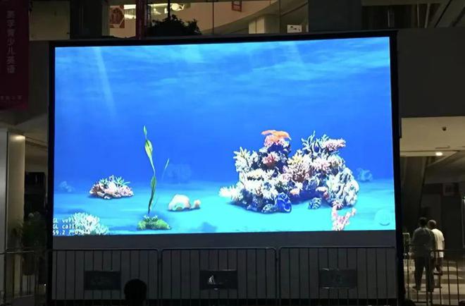 影仪如今二手才几百块流明度高达15000j9九游会真人游戏第一当年20万元的投(图2)