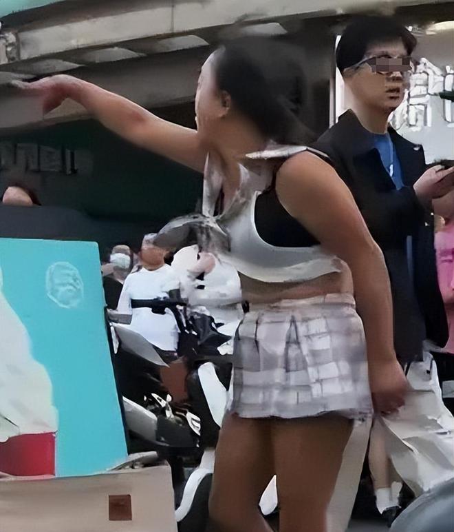 续！女子闹事原因曝光车主朋友再发声九游会j9登录山东“钟无艳”砸车后(图13)