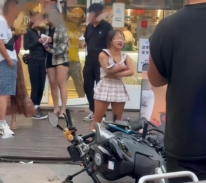 续！女子闹事原因曝光车主朋友再发声九游会j9登录山东“钟无艳”砸车后(图15)
